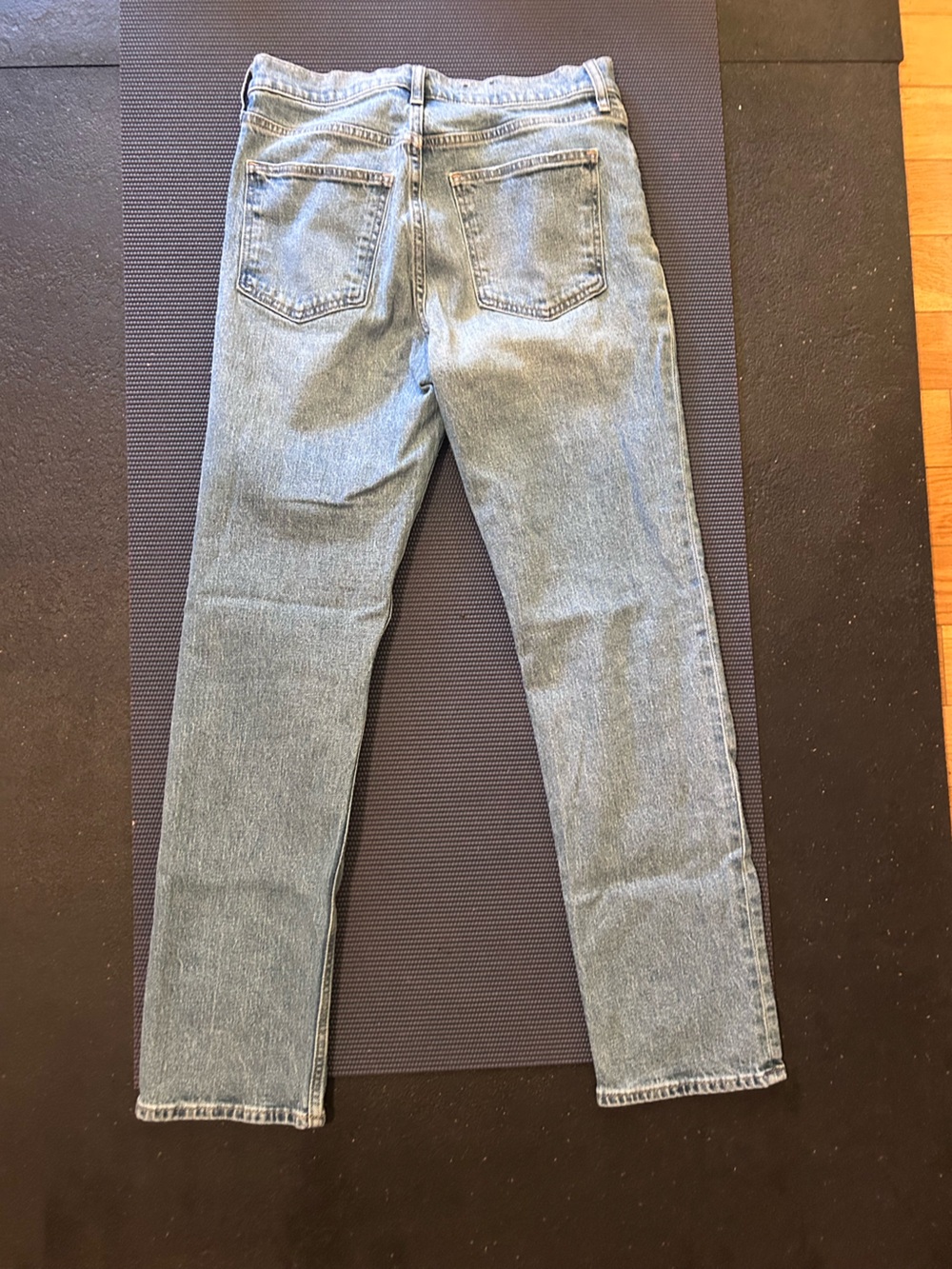 Gap Women’s Light Blue Straight-Leg Jeans